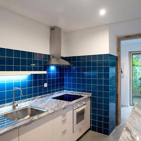 艺术画廊公寓 *