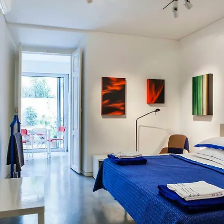 艺术画廊公寓 *