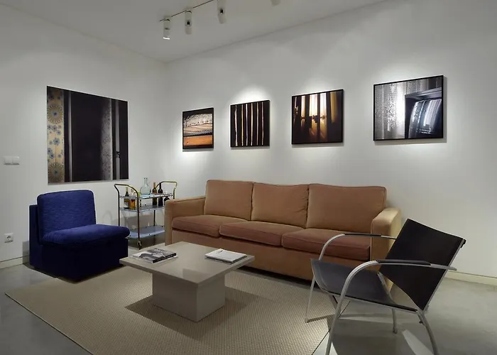 Art Gallery *
